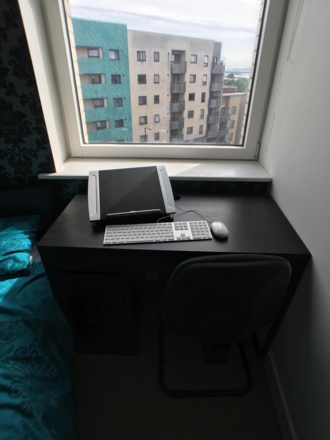 Luxury 2 Bed Penthouse Apartment Near Station Londres Exterior foto